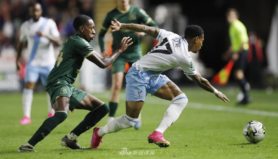 他的缺席也 他的缺席也