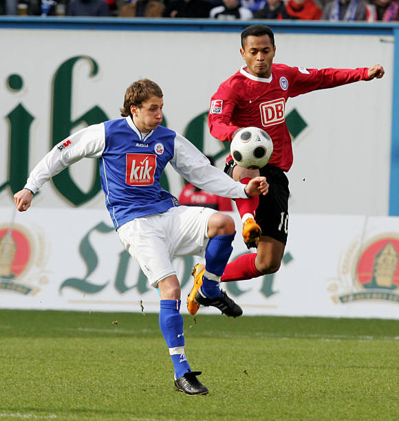 争激烈的联 争激烈的联